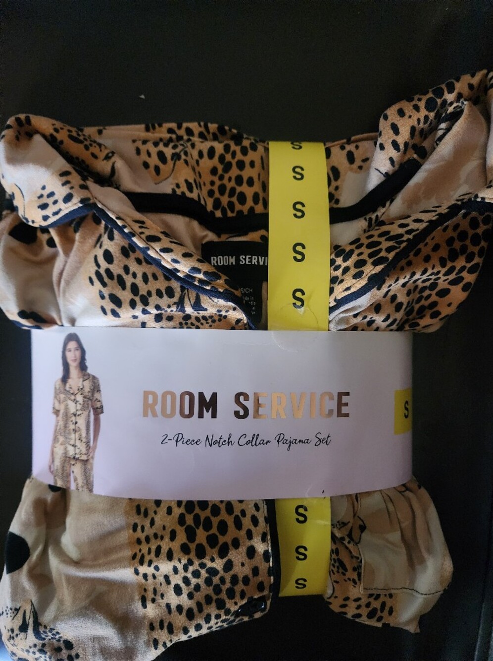 NWT PAJAMA SET SIZE SMAILL ANIMAL PRINT SHORT SLEEVE  BY ROOM SERVICE